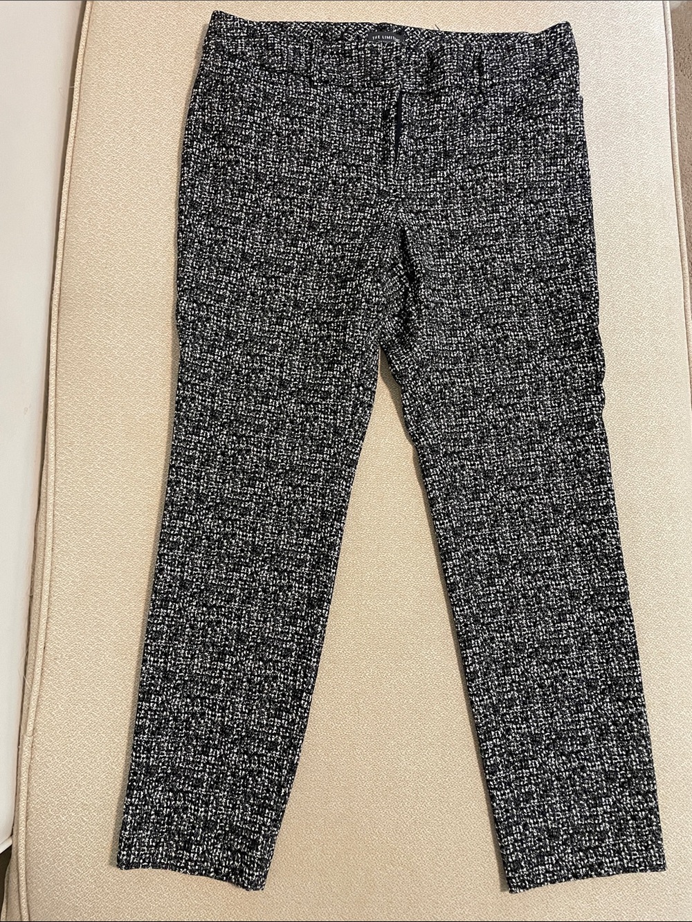 The Limited Womenβs The Signature pant in Black and White. Size 10 petite.